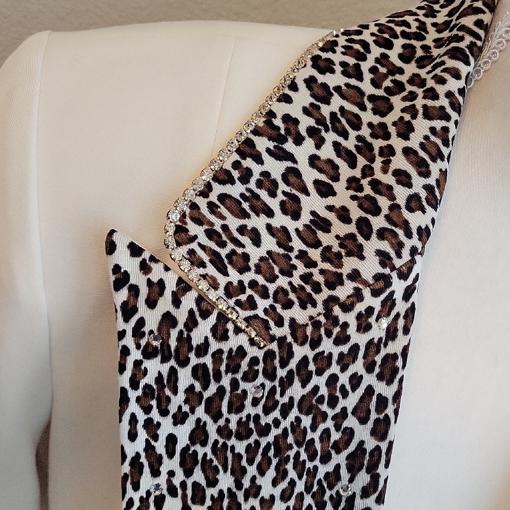 Chic Cache Cream Diamond (faux) & Leopard Accent Blazer & Skirt 2 Piece Set - Picture 6 of 16